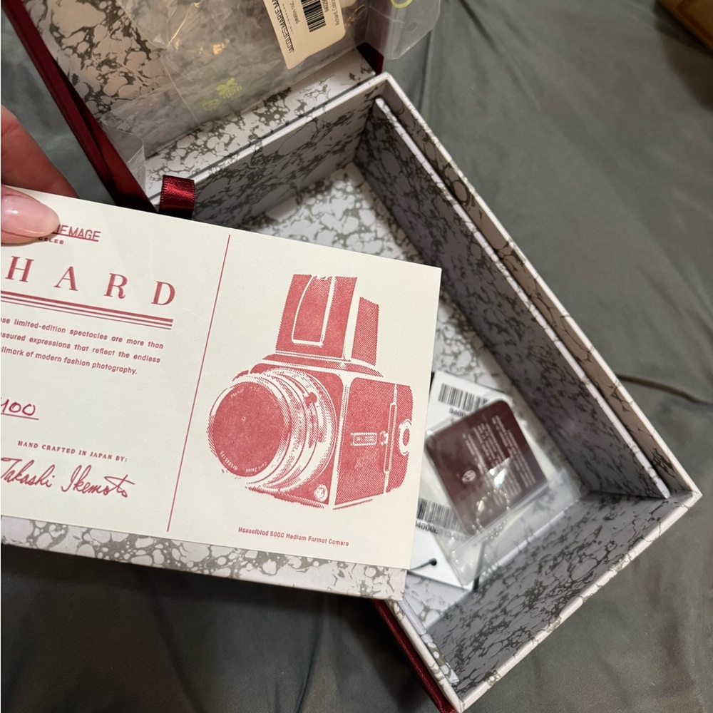 Elegant Black Sunglasses - Picture 7 of 8